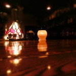 Dack Tails - テーブル照明が落ち着いた雰囲気に拍車をかける。