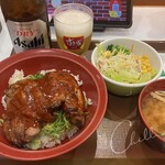 すき家 - ねぎ旨辛豚かば焼き丼&瓶ビール　1,310円