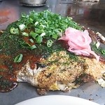 鑑原食堂 - そば肉玉（市内では肉玉そば）　650円　「色目がええじゃろう」ということで、ご主人が紅しょうが（刻んでいないお寿司に付けるようなやつ）を載せる