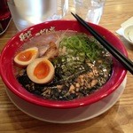 ラーメンこがね家 - 黒豚骨ラーメン味玉つき