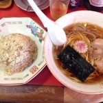 健楽 - ラーメン半チャーハン
            