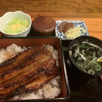 濱名 - うな重竹（半尾）汁物、漬物、ミニサラダ付き
3140円