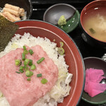 Ikkemme Sakaba - ランチのマグロ丼　600円