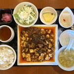 キッチン富士 - ・四川麻婆豆腐 ＋ 餃子1人 980円/税込
            (コーヒor 杏仁豆腐は、杏仁豆腐をチョイス)