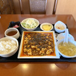 キッチン富士 - ・四川麻婆豆腐 ＋ 餃子1人 980円/税込
            (コーヒor 杏仁豆腐は、杏仁豆腐をチョイス)