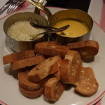 ローブリュー - アイオリソースとチーズとバゲット