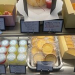 鉾田フルーツチーズケーキ - ショーケース