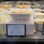 鉾田フルーツチーズケーキ - ショーケース