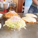 Okonomiyaki Tetsu Pan Yaki Kata Oka - 牛脂たっぷりのミンチ