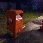 めんや 志道 - もともとコンビニの場所だったため入り口脇にはポストが。。