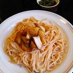 DoDoDo - 期間限定、明太子ときのこのクリームソースパスタ。エリンギのソテーがたくさんのってます。明太子もたっぷり。