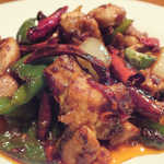 福建家庭料理 旬の香 - ヒタヒタ。。。ジワジワッ。。。とこみ上げて来る、
      唐辛子と花椒（ホワジャオ・中国の山椒）の痺れる刺激！　「若鶏と唐辛子のピリ辛炒め」
      