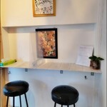 ザ・ルーモァバーガー - 奥のカウンター席