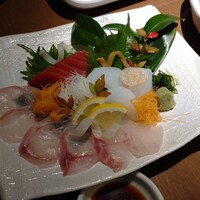 琉球ダイニング桃香 - 本日の鮮魚、3種お造り盛り合わせ