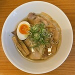 Mendoubu - 白醤油ラーメン(800円、真上から)