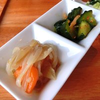 ブラチェリア バーヴァ - 上州とことん豚肩ロースの炭火焼き定食 850円 の人参と白滝の煮込み