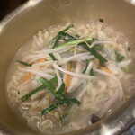 ソウルオモニポチャ - コムタンラーメン辛さナッシング⭐︎デフォで野菜入りです。