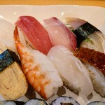 Kaikou - 令和4年11月 ランチタイム
                      お昼の定食(細巻き、赤出汁付) 800円
