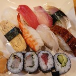 Kaikou - 令和4年11月 ランチタイム
                      お昼の定食(細巻き、赤出汁付) 800円