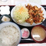 食堂米倉 - 豚キムチ定食950円
            半ライスで注文した時の写真です。