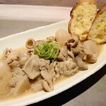 Hirari Kirari - 豚モツ　味噌バター煮　ガーリックバゲット付