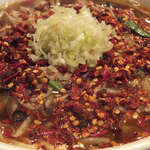 生碼麺食道 - 「辛辛辛　生碼麺」：餡と辛みがひとつにまとまって、
      腹にド～ンと、高揚感が舞い降りる♪　　オススメ！
      