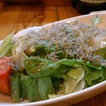 居酒屋「桜」 - じゃこサラダ。カリポテサラダもおすすめ！