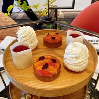 ベージュ アラン・デュカス 東京 - 