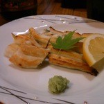 居酒屋「桜」 - 穴子の白焼き。（たぶん季節限定）ちょっと食べた後に撮影ですいません。