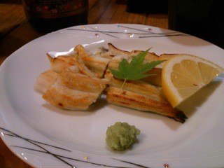 Izakayasakura - 穴子の白焼き。（たぶん季節限定）ちょっと食べた後に撮影ですいません。
