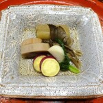 草喰 なかひがし - 炊き合わせ：小蕪、蓮根、舞茸、ずいき、サツマイモ
