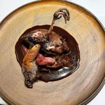 ラチュレ - メイン二皿目の雷鳥：モモ肉には苦味が