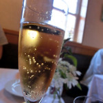 ウシマル - シャンパンのようなノンアルコールドリンク