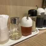 リンガーハット - 料理写真:テーブルの調味料