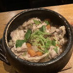 ばたばた - 鶏五目土鍋めし（蓋オープン）