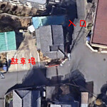 ラーメンのかどや - 入口と駐車場の位置（Google Earth）