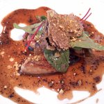 ラトラス - ランド産フォアグラのソテーとサマートリュフのサラダ　トリュフソース