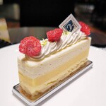 トシ・ヨロイヅカ 東京 - 