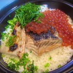 Earthenware pot rice with autumn salmon and homemade salmon roe