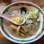 特麺コツ一丁ラーメン - ラーメン 麺半分 ニンニクありで