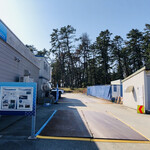 牡蠣ノ星 - 奥が駐車場