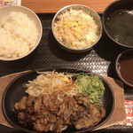 カルビ丼とスン豆腐専門店 韓丼 - 鉄板定食…カルビ定食