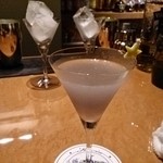 Kreis - 春の暁、ぶどうから作ったジンとスミレの花のリキュール