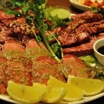 モランボン - ヘルシーセット。この他の野菜・海鮮などがつきました。