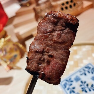 【구로카와 와규 꼬치】 쇠고기를 마음껏 맛볼 수 있습니다