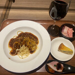 エトワール - しかししかし、ボロネーゼもうまい。娘は4回おかわり。