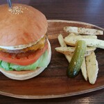 BAR & GRILL BURGER CHOP STEAK HAMBURGER - エッグチーズバーガー（ポテト　ピクルス　サラダ付）1640円