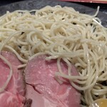 幸屋きよまる - 白魚のような麺肌です。酢橘を絞ったらさらに清涼感がまして、するする、するする止まりません。