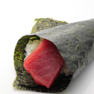 Must-try!Temaki made with the ultimate seaweed “Gokujo Kontobi” and Yamasachi tuna