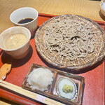 Tou hemboku - 粗挽き蕎麦食べ比べ（くるみ・辛味大根）